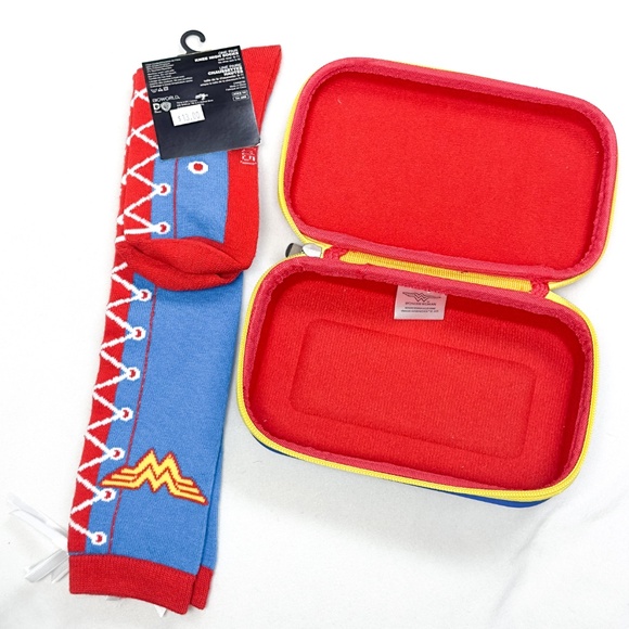 Wonder Woman Lot - NWT Socks & Official Pencil Case - Picture 3 of 6